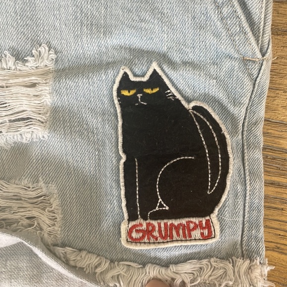 Forever 21 Overall Shorts - Light Wash with Patches - Picture 4 of 8